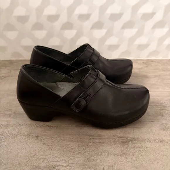 Dansko Solstice Women's Black Leather Slip on Button Clog Shoes US Size 7.5 (38)