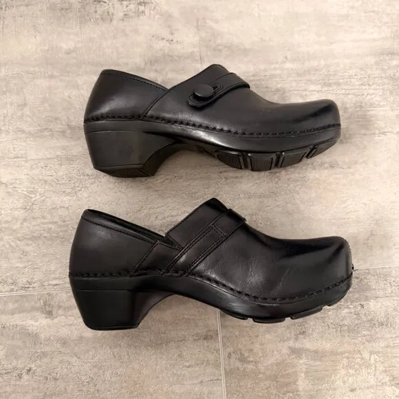 Dansko Solstice Women's Black Leather Slip on Button Clog Shoes US Size 7.5 (38)