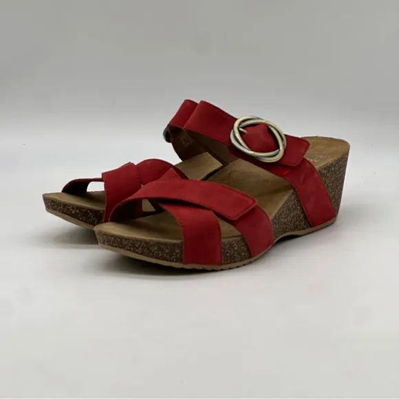 Dansko Susie Sandals. Size 9