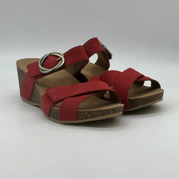 Dansko Susie Sandals. Size 9