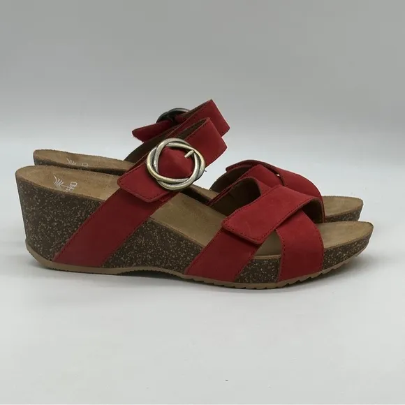 Dansko Susie Sandals. Size 9