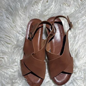 DNA FOOTWEAR