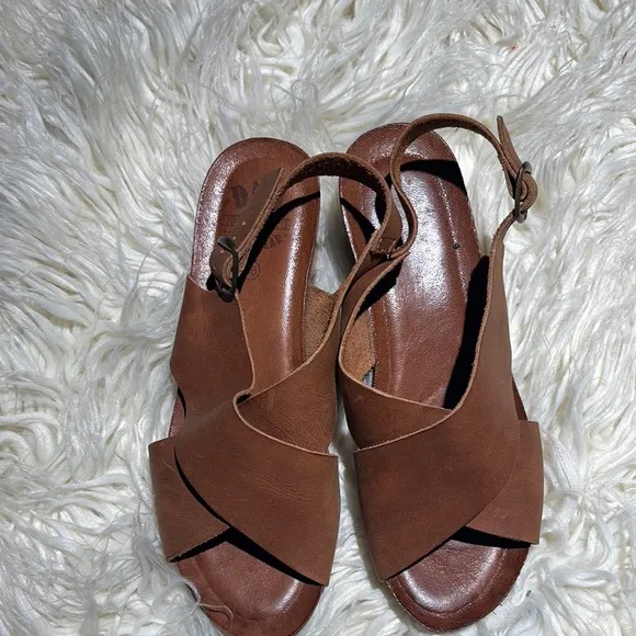 DNA FOOTWEAR
