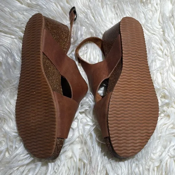 DNA FOOTWEAR