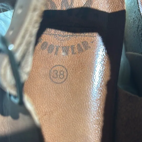 DNA FOOTWEAR