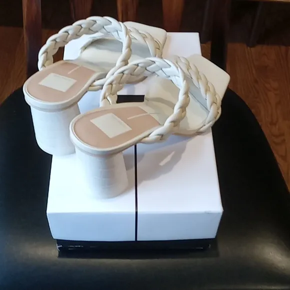 Dolce Vita women's sandals-NEW