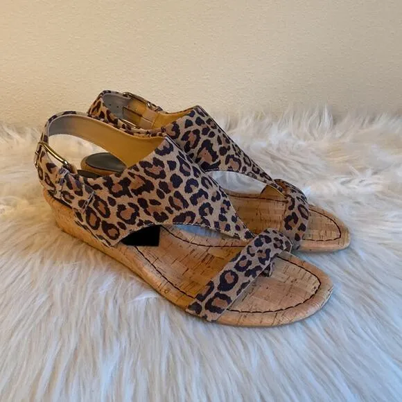Donald Pliner Dalton T-Strap Wedge Sandals Brown Suede Leopard Print 9.5 NIB