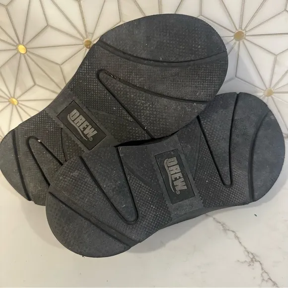 Drew Footwear Sutton Sandals Black and Metallic silver size 7