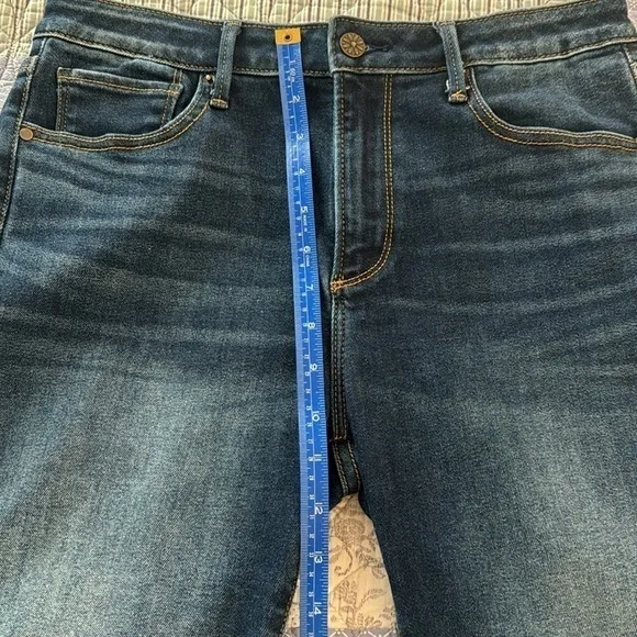 Driftwood Roxy Kick Flare Jeans Dark Wash size 29!