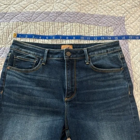 Driftwood Roxy Kick Flare Jeans Dark Wash size 29!