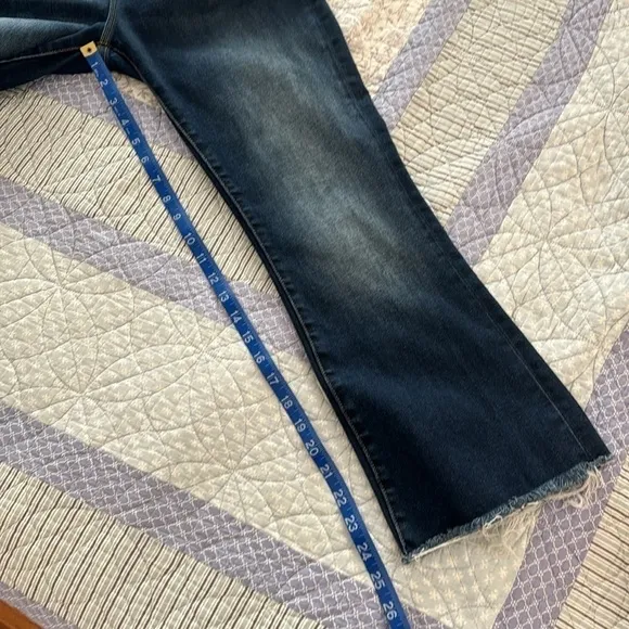 Driftwood Roxy Kick Flare Jeans Dark Wash size 29!