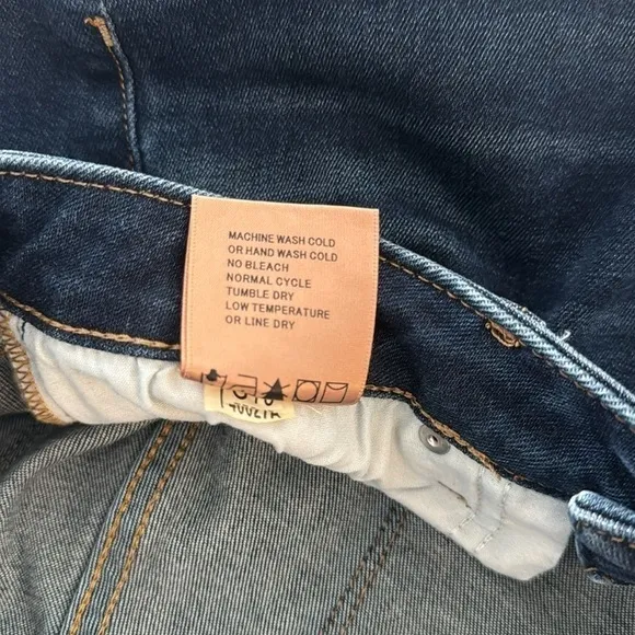 Driftwood Roxy Kick Flare Jeans Dark Wash size 29!