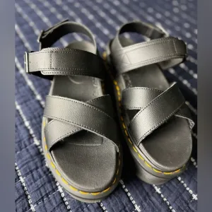 Dr.Martens Voss sandals sz 10