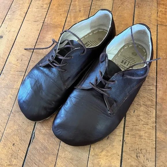 E/ H barefoot grounding copper stud lace up shoes