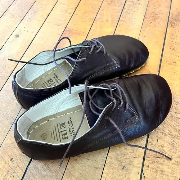 E/ H barefoot grounding copper stud lace up shoes