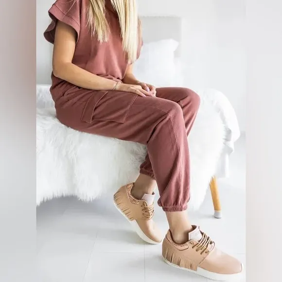 Esse ut Esse Leather Fringe Sneaker in Sand, Size EU 40/US 10, EUC