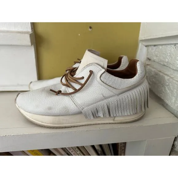 Esseutesse Leather Fringe Sneaker - White - size 40 = US 10