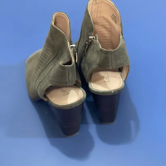 Essex Lane Size 9.5 Olive Green Shoes
