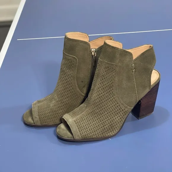 Essex Lane Size 9.5 Olive Green Shoes