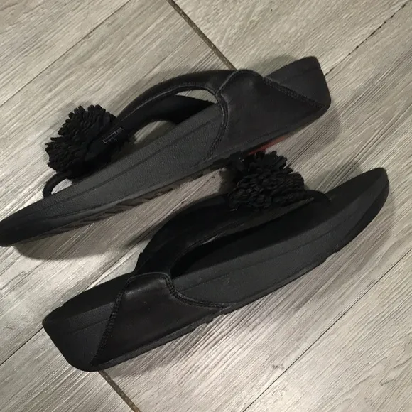 FitFlop ™ Black Leather Flowerball Sandals size 10