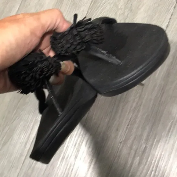 FitFlop ™ Black Leather Flowerball Sandals size 10