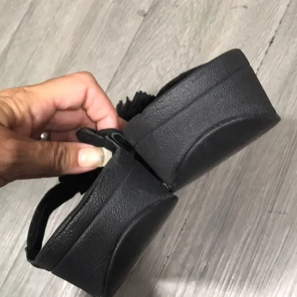 FitFlop ™ Black Leather Flowerball Sandals size 10