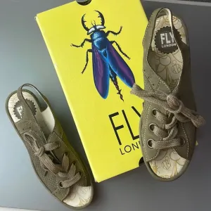 FLY LONDON CUPIDO LACE UP SANDALS 40