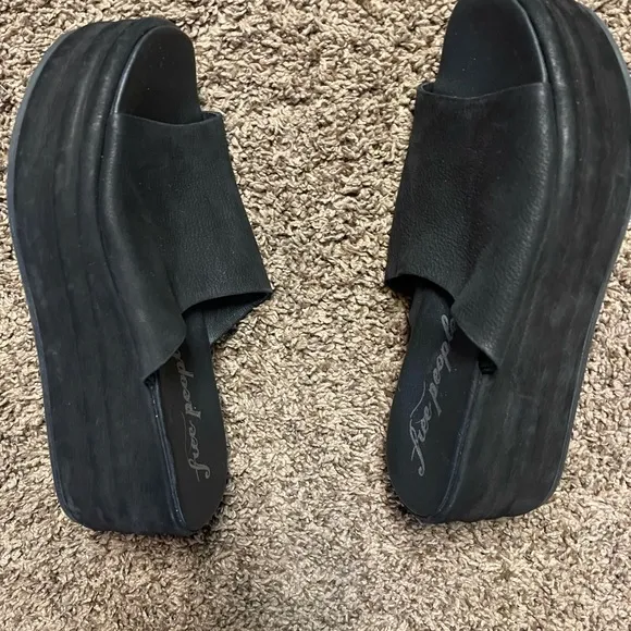 Free people black harbor platform sandals