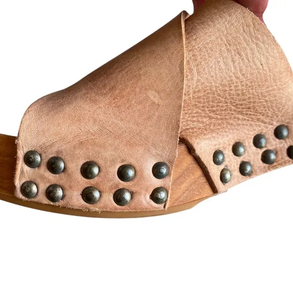 Free People Sonnet Clog Stud accents in Natural/ tan Size 39