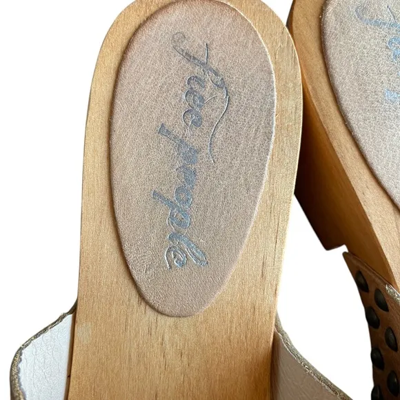 Free People Sonnet Clog Stud accents in Natural/ tan Size 39