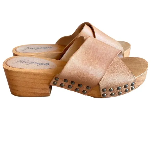 Free People Sonnet Clog Stud accents in Natural/ tan Size 39