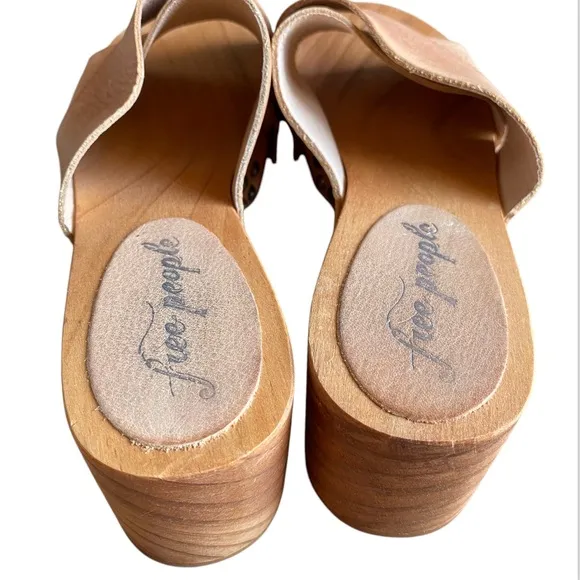 Free People Sonnet Clog Stud accents in Natural/ tan Size 39