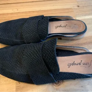 Free People Women’s Shoes Color: Black, Size 8