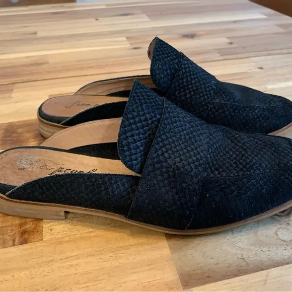 Free People Women’s Shoes Color: Black, Size 8