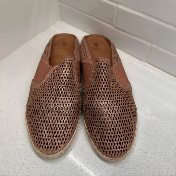 Frye Melanie Perf Leather Mule in Rose Gold size 9.5