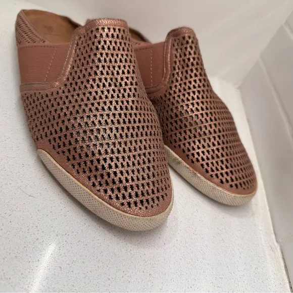 Frye Melanie Perf Leather Mule in Rose Gold size 9.5