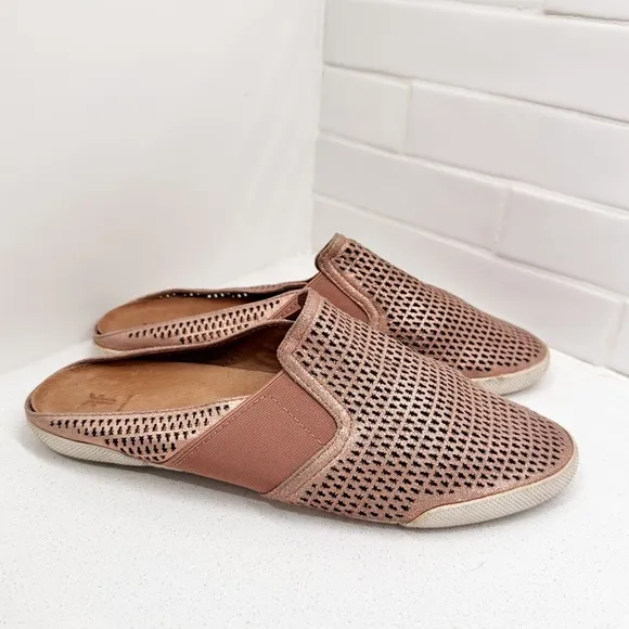 Frye Melanie Perf Leather Mule in Rose Gold size 9.5