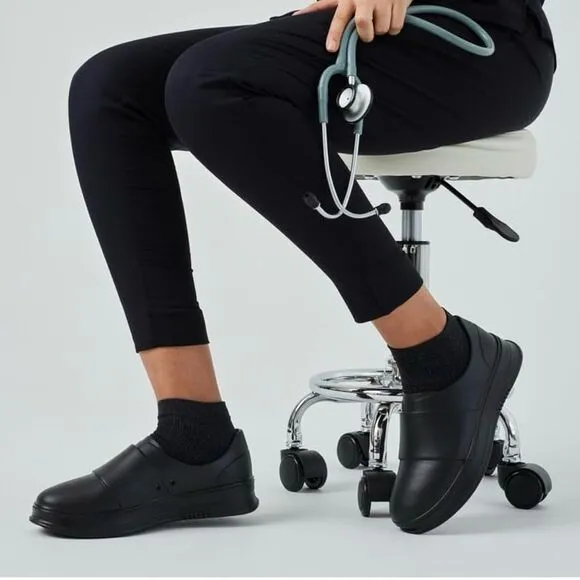 Gales/nurse/lightweight/slip resistant/waterproof slip on shoes