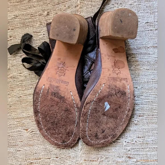 Gee WaWa •  Sandals in Brown