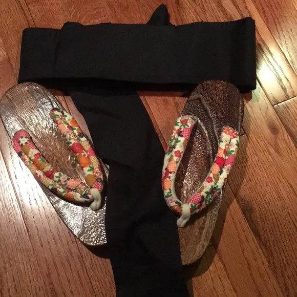 Genuine kimono, sash, and sandals