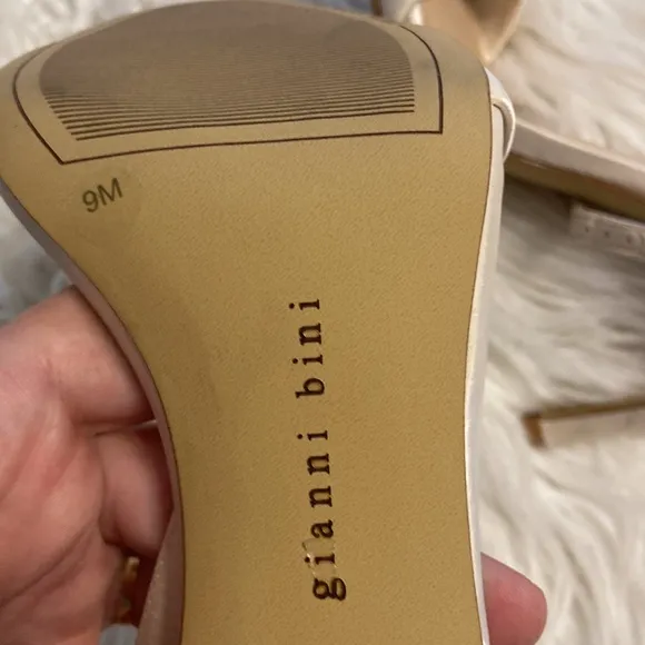 GIANNI BINI SANDALS SIZE 9 BNWOT COLOR CREAM/BEIGE LEATHER SOLE HEEL 4”