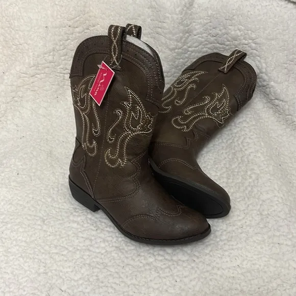 Girls distressed brown Cowgirl boots. Size 1