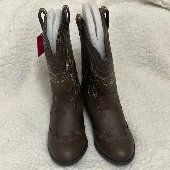 Girls distressed brown Cowgirl boots. Size 1