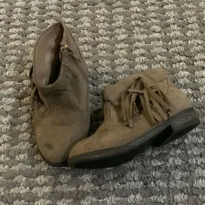 Girls Garanimals shoes sz 6