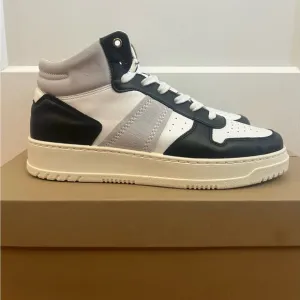 Greats‎ Saint James Mid White/Black/Grey Premium Leather Lace-Up Sneakers