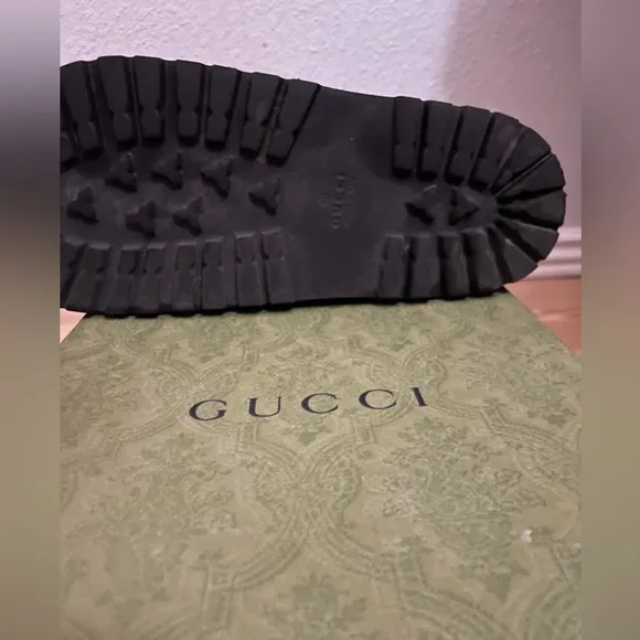 Gucci Men's Black and Green Slide Sandals
