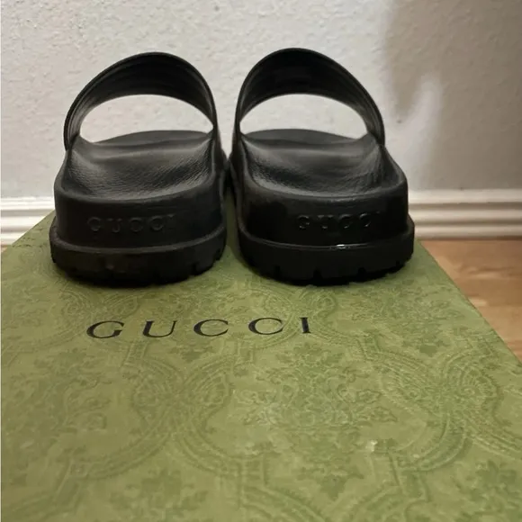 Gucci Men's Black and Green Slide Sandals