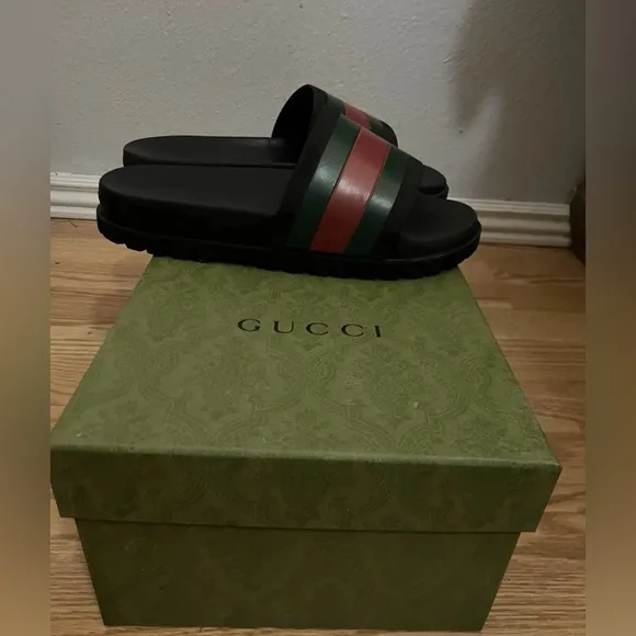 Gucci Men's Black and Green Slide Sandals
