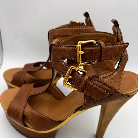 Gucci Sandals.