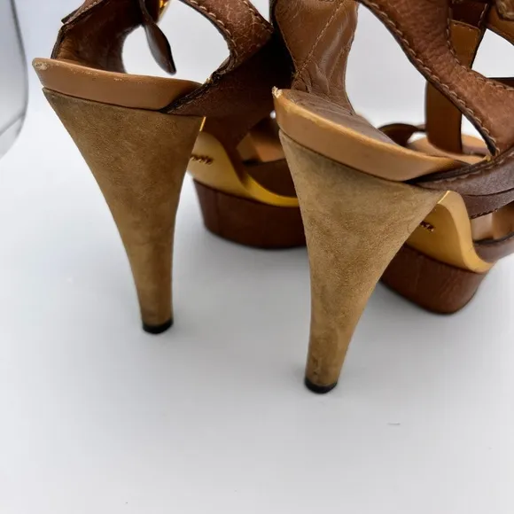 Gucci Sandals.